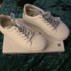 H2K Esprit White/Silver Size 8